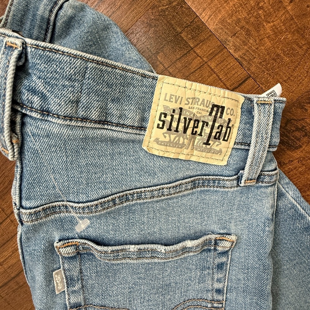 Levis Jeans Silver Tab Womens 29 Mom Jean Distressed Light Wash Blue - Picture 5 of 11